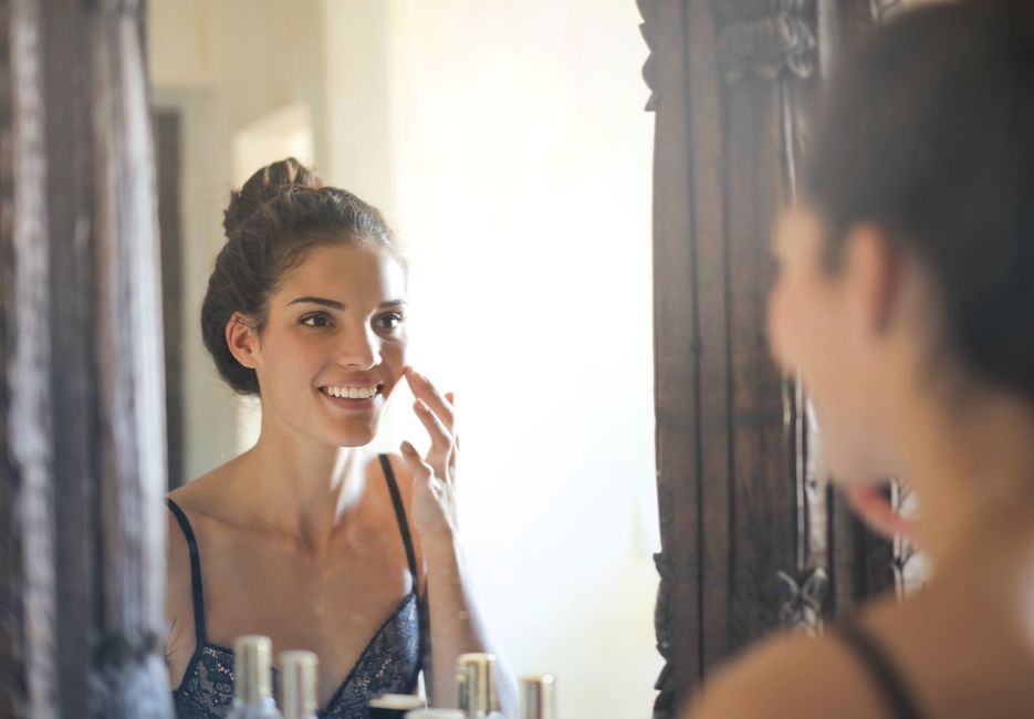 5 Best Retinol Serums for Beginners Over 40 That Actually Work