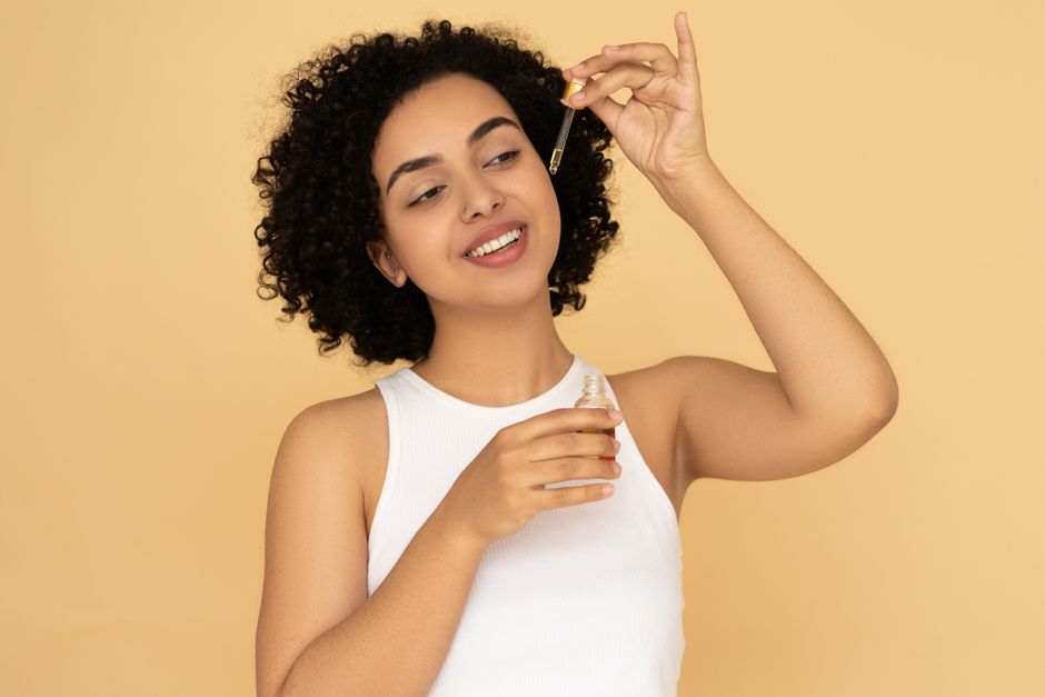 5 Best Retinol Serums for Beginners Over 40 That Actually Work
